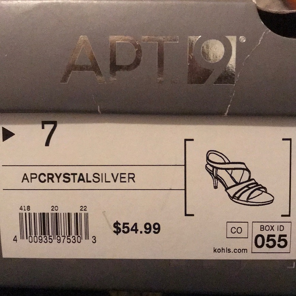 Silver Heels - Picture 5 of 5